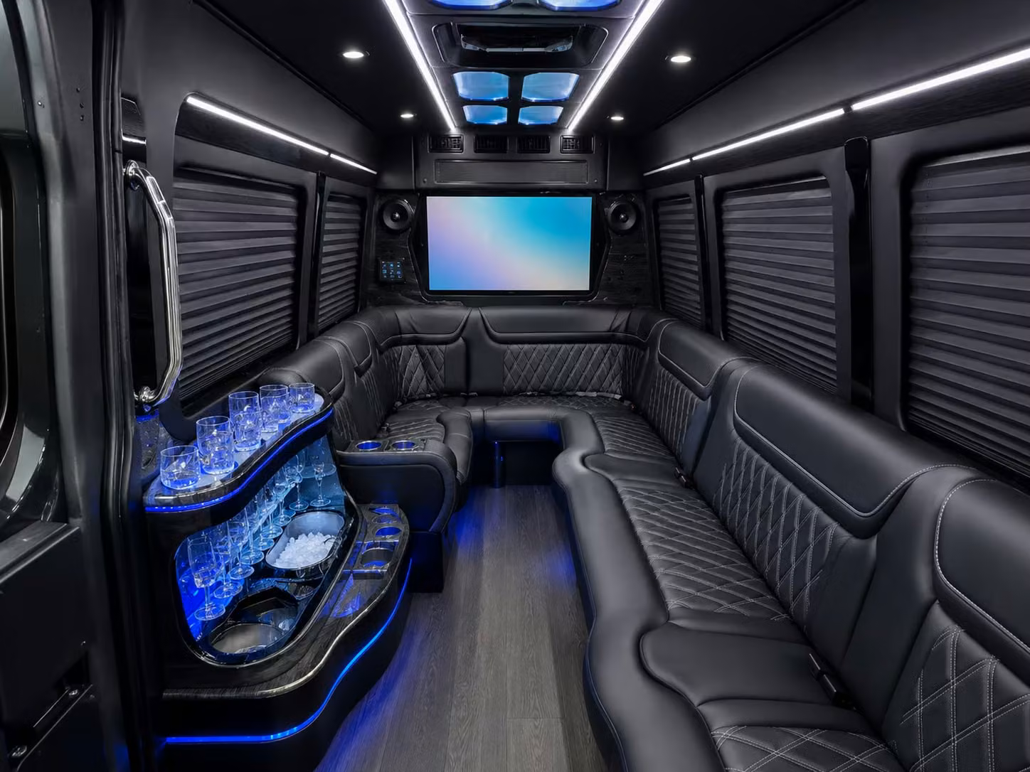 sanclementecharterbuscompany com makes it possible to organize surf competition shuttles along the san clemente coastline